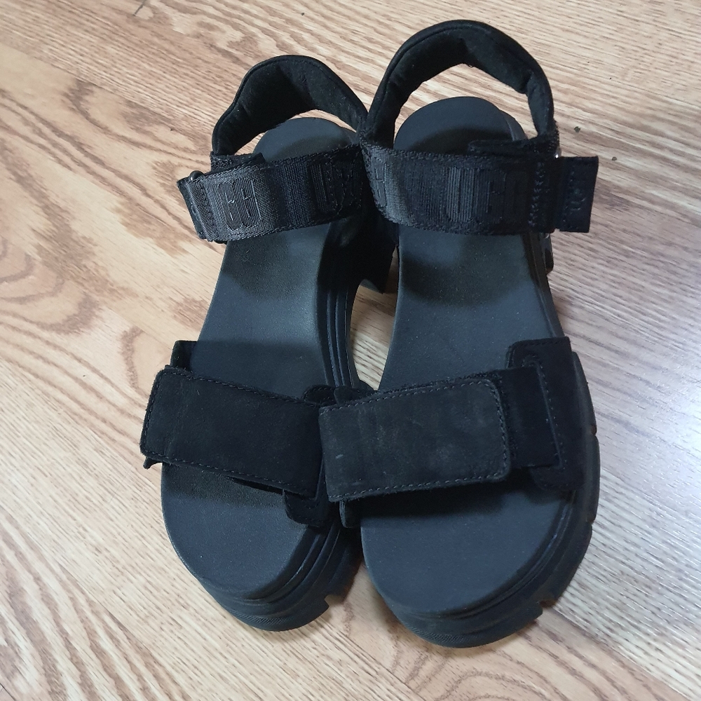UGG Ashton Sandals